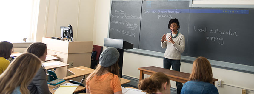 Professor Tyechia Thompson discusses literal and figurative mapping with an Honors class