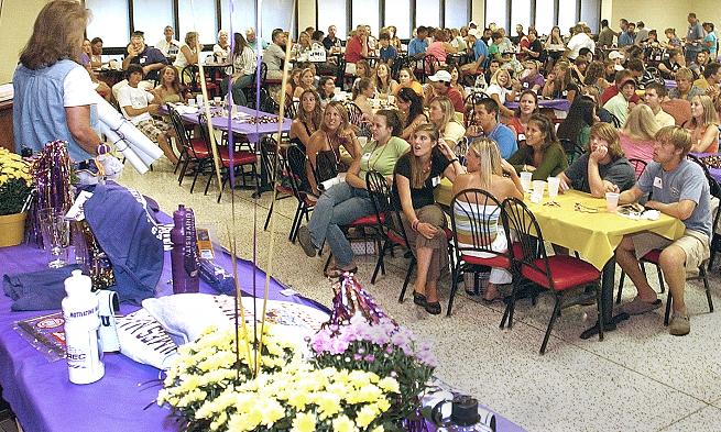 Incoming freshmen and their families at send-off picnic