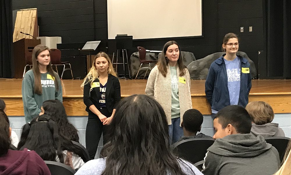 JMU dietetics students at middle school