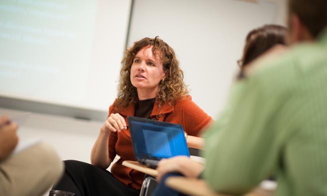 Melissa Aleman teaching students in Research Lab