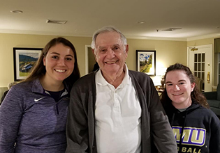 Hart School students with Brookdale resident - December 2018