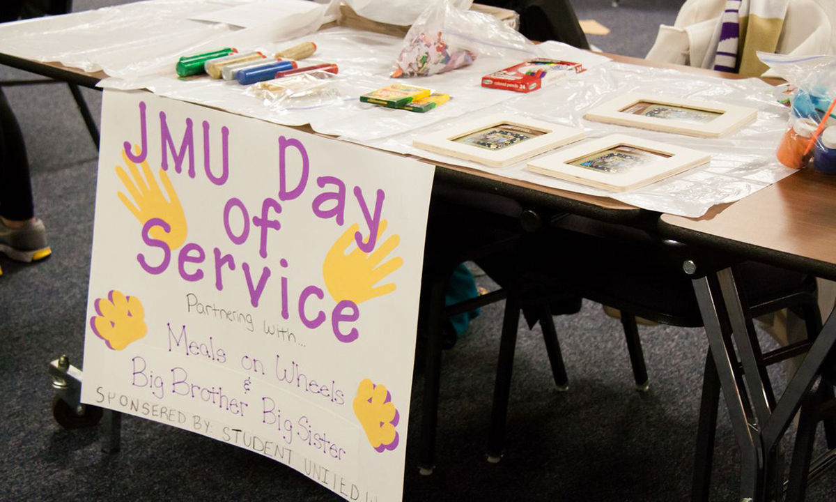 Students were invited to decorate picture frames for Big Brothers/Big Sisters as part of the JMU Day of Service.