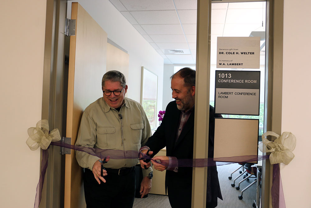 Dr. Cole Welter and Dean of the College of Visual and Performing Arts Rubén Graciani cut the ribbon