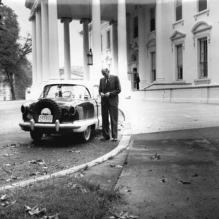 Willis Lambert in front of The White House