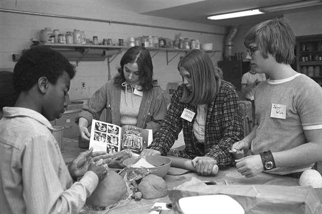 1972 art students in the ceramics studio