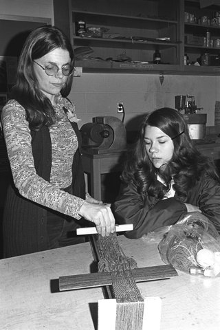 1972 art students learning weaving