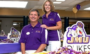 Fred and Lerita Milbert hosting JMU Freshmen Send Off Picnic