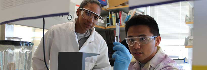 Jesmine Roberts-Torres and Kevin Libuit conducting plasmid research