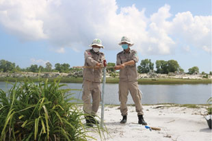 NPA’s Tran Hong Phuong and Nguyen Thanh Tuan undertake soil sampling within the pilot study area. Image courtesy of NPA Vietnam.