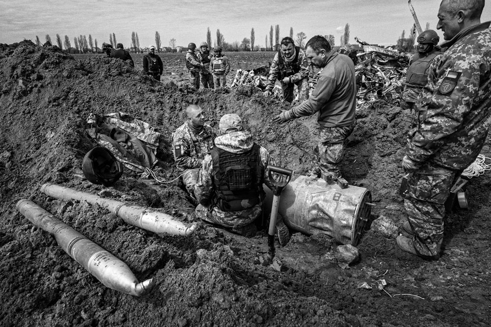 An army EOD team dealt with rockets and rocket pods from a downed Russian MI-8 helicopter. Four bodies were sprawled among the wreckage. The helicopter was shot down near Makariv by Ukrainian forces on 17 March 2022. 