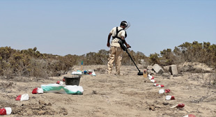 A HALO deminer sweeps a Minelab F3 detector on a minefield 4km north of Aden. Image courtesy of The HALO Trust.