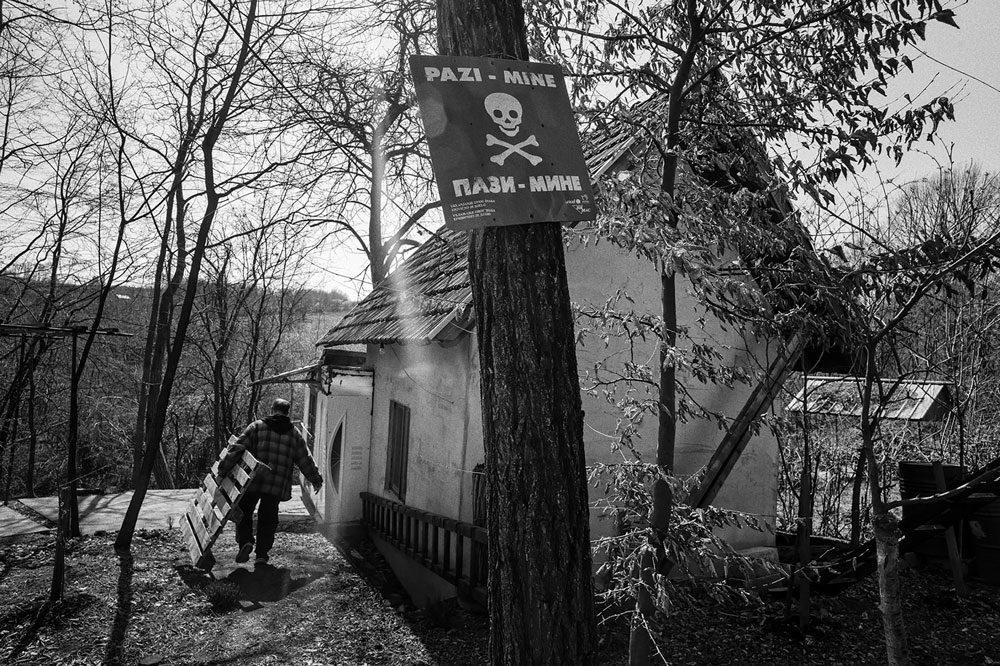 A sign marking the danger at Sead Junuzović's property.