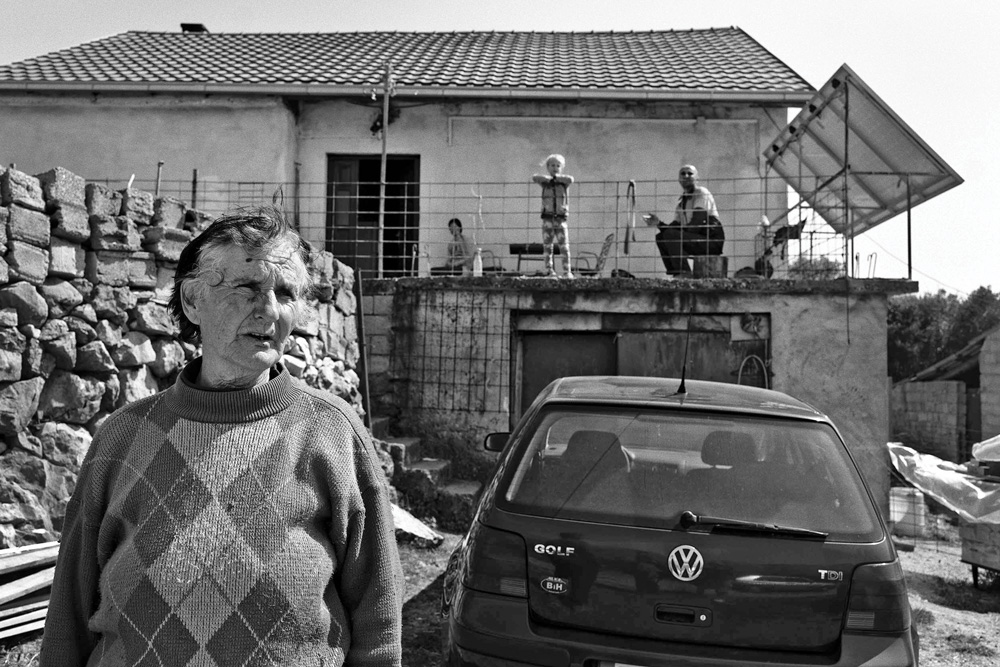 Vinka Milosević with son Velmir and grandchildren Teodora, Tasa, and Vasilije.