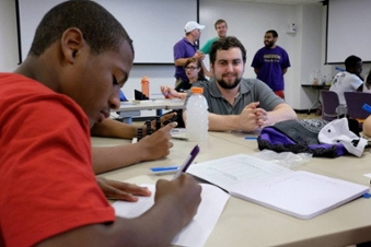 picture of communication center tutor working with valley scholar students