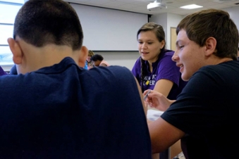 picture of communication center tutor working with valley scholar students