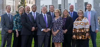 senior-leadership-200x420.jpg