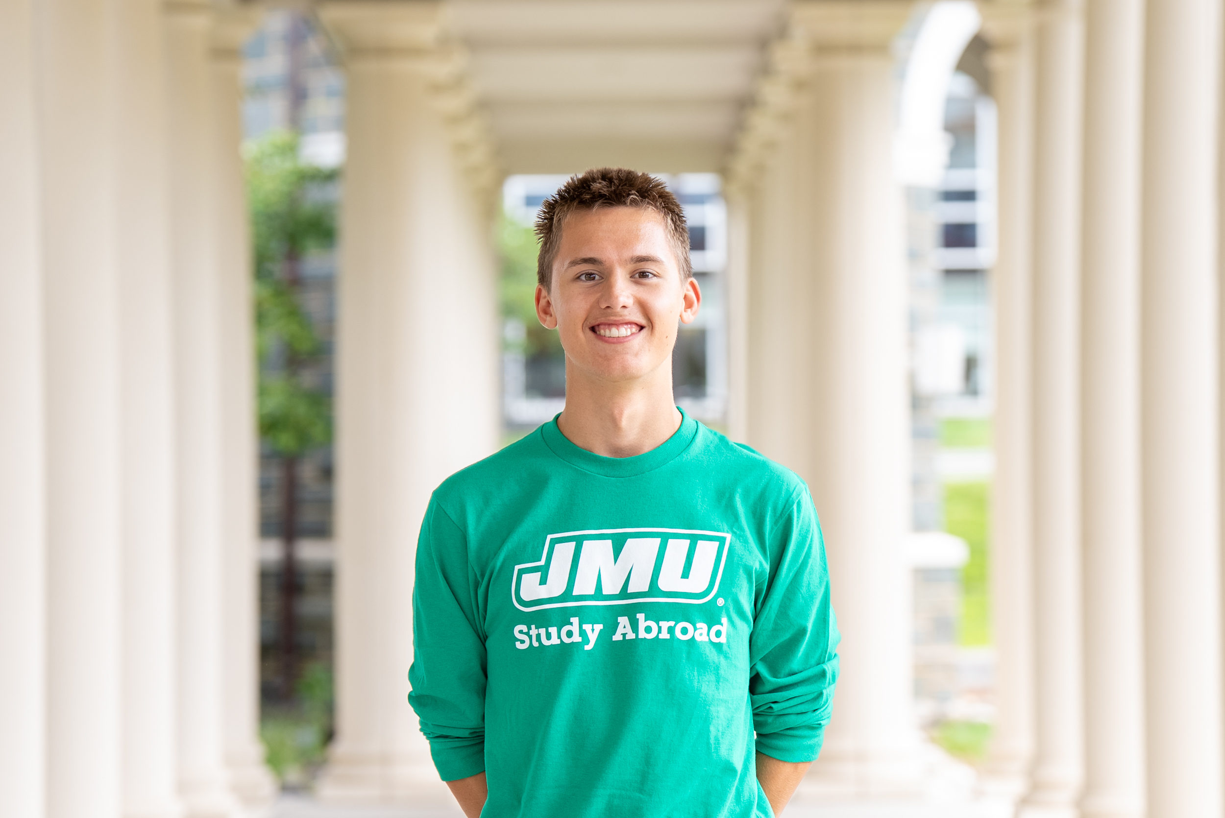 male advisor in green shirt