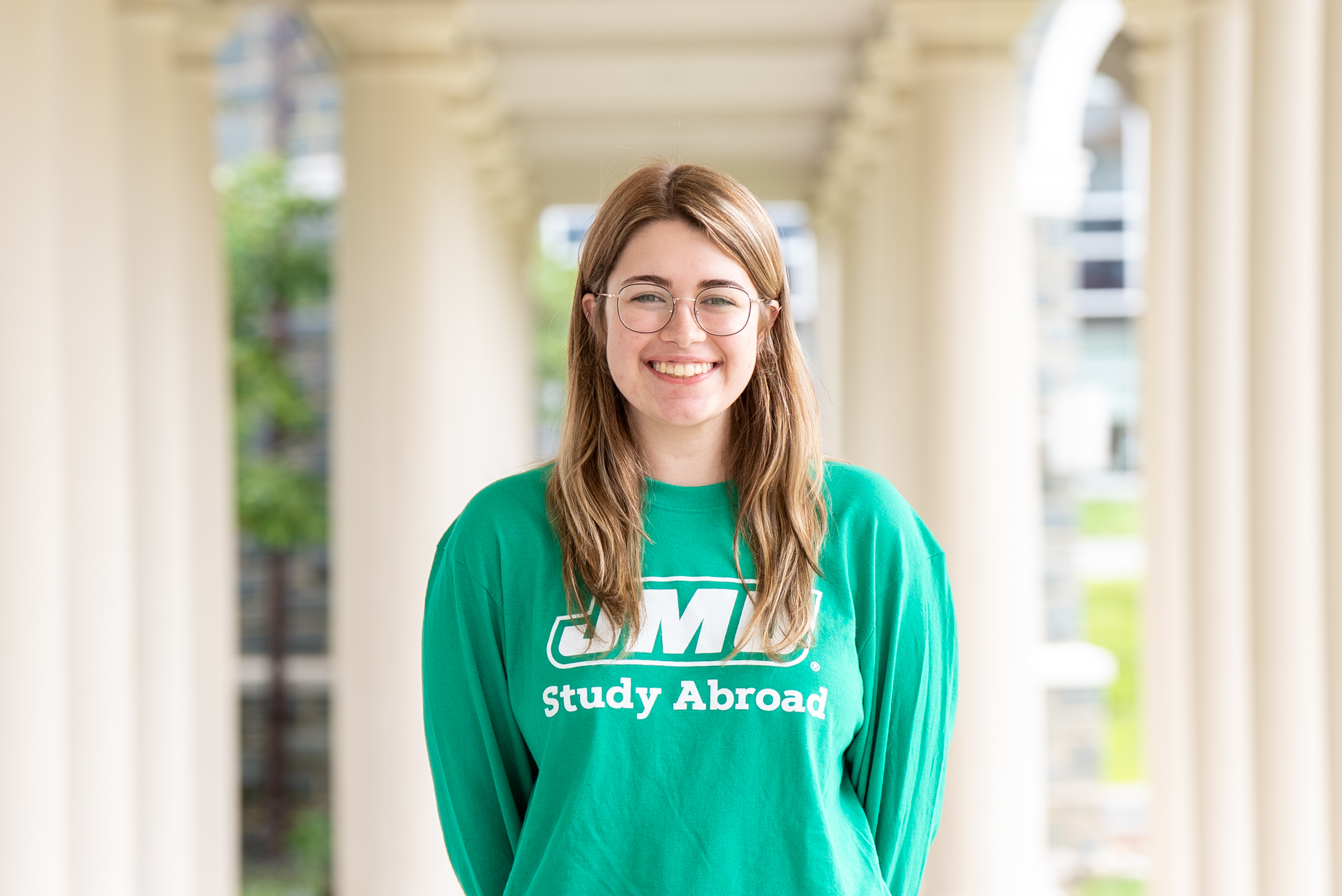 female advisor in green shirt