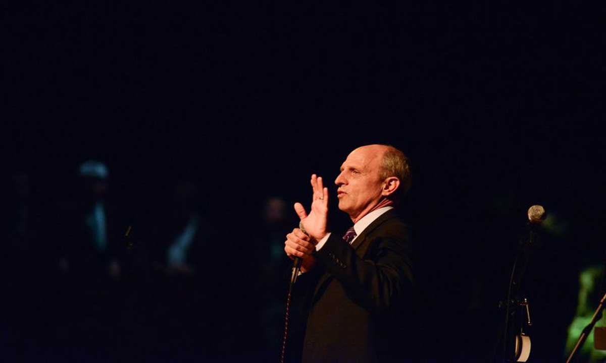 Dr. Mark Warner led hundreds of students in the "J-M-U Duuuuukes" cheer.  "I want you to cheer so loud that President Alger can hear you at his house." 