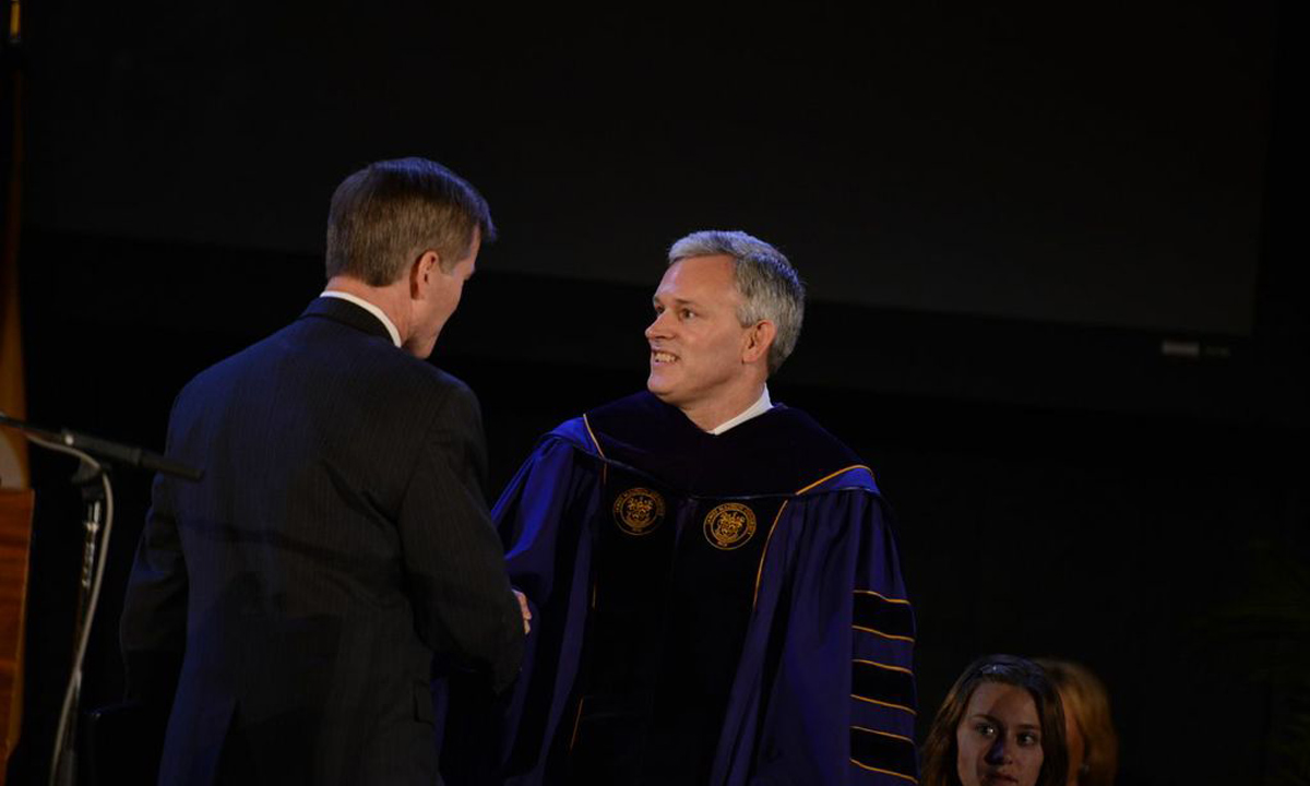 Governor Robert McDonnell congratulates President Jonathan Alger