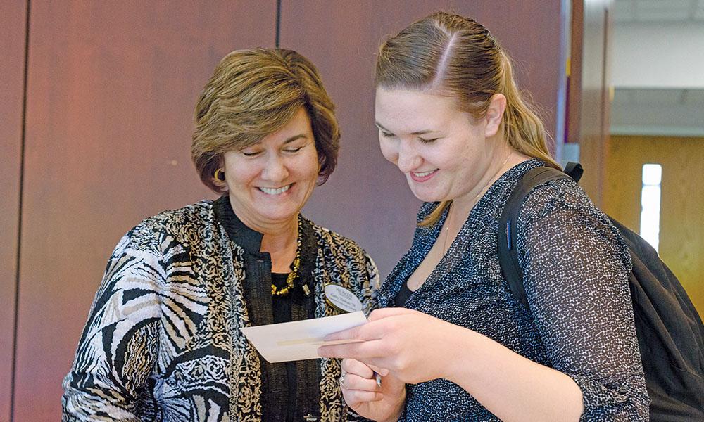(Left): Kathy Thomas (‘78) with daughter Julie (‘15) at the 2015 Women for Madison Senior Circle event. 