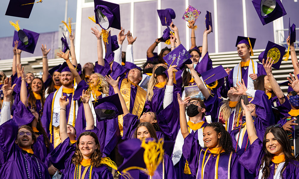 327091-College-of-Health-and-Behavioral-studies-Commencement-1089-1000x600.jpg