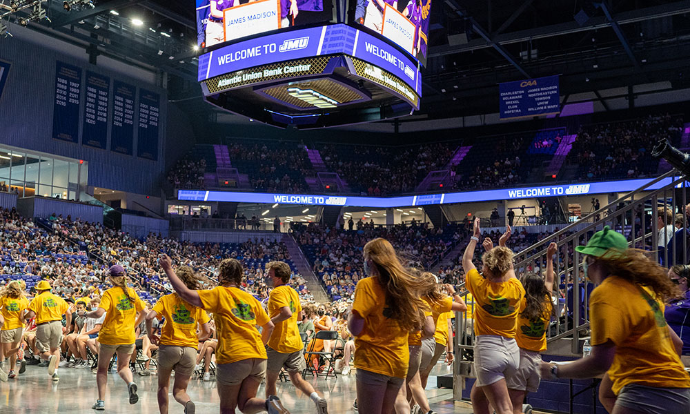 new-student-convocation-frogs.jpg