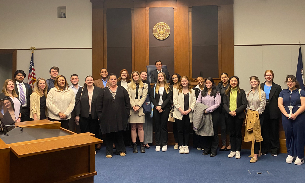 Mark Colombell (’99) with JMU pre-law students in March 2023
