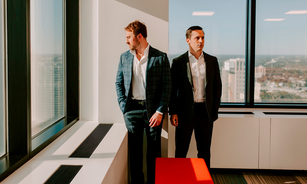 (L-R): Tim Mulligan (’16) and Connor Feroce (’17) at BeatGig’s Tampa, Florida, headquarters. PHOTOGRAPHS BY ALYSSA WOOSLEY