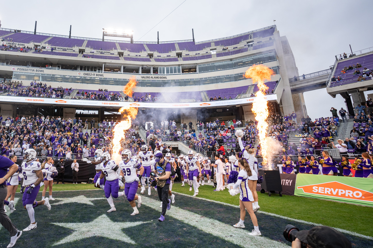 329536_armed_forces_bowl_jmu_football_vs_air_force_alumni_fans_mrds_cheerleading-1040_1.jpg