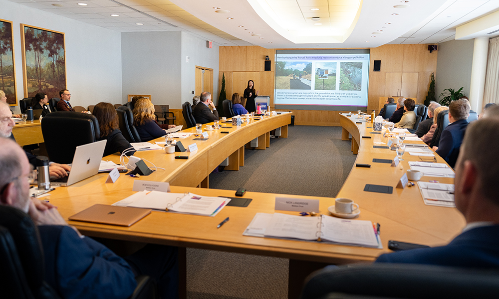 Round table discussion with faculty
