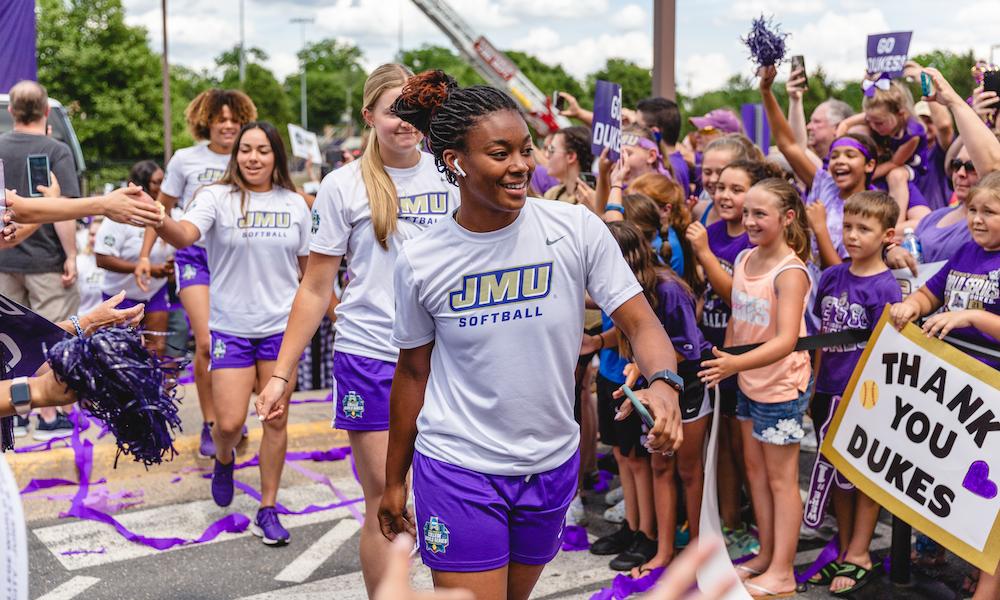 JMU Softball WCWS return home bus