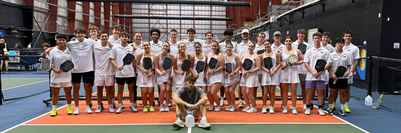 club pickleball members posing
