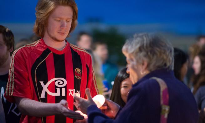 JMU student lights candle with alumna as Classes of 2013 and 1963 share candlelighting ceremony