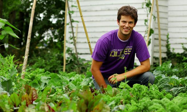 JMU alum and FoodCorps leader Nick Geer