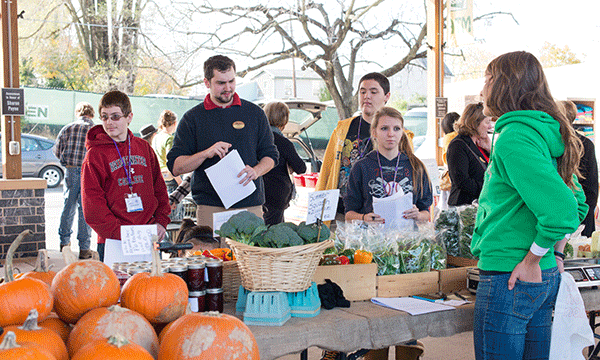 Valley Scholars at Farmers Market 