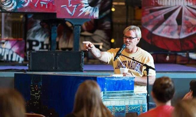 Phil Vassar interacts with audience while teaching master class at JMU