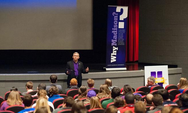 Student organization leaders talk to President Alger