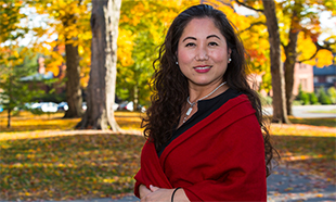 Christine Hutchins Headshot