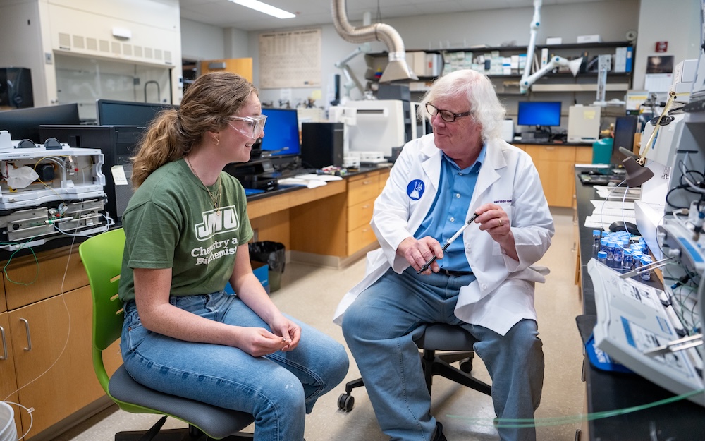 A photo of Shyleigh Good interacting with her professor