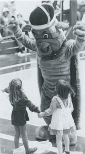 1982 Duke Dog entertains small fans.