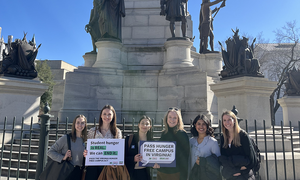 CIPSYD Students Pose in front of Statues
