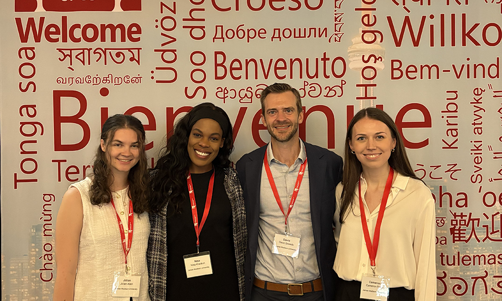 CIPSYD Students at a Conference