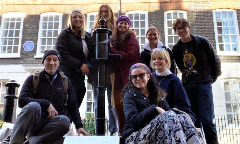 Benzing and students at Broad Street Pump in London