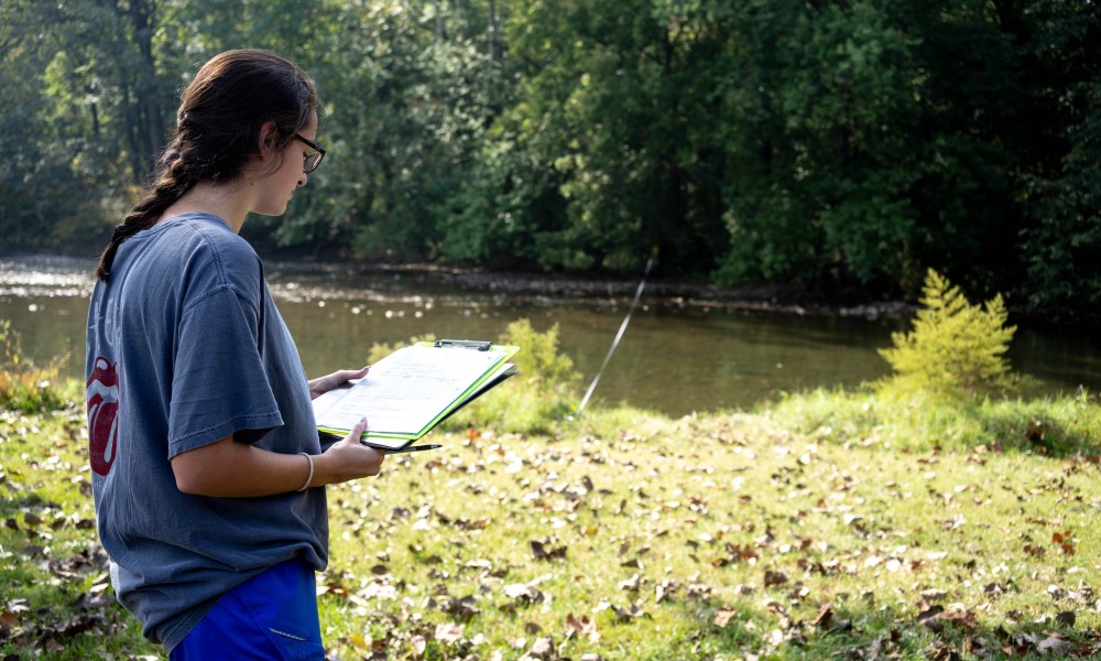 Students electrofishing