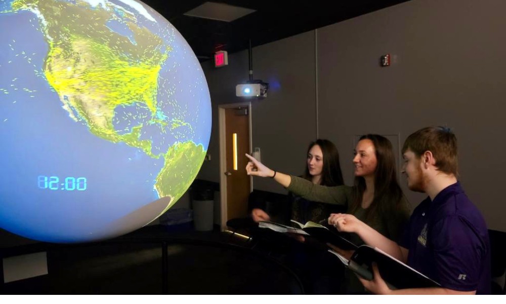 ISAT students around Science on a Sphere