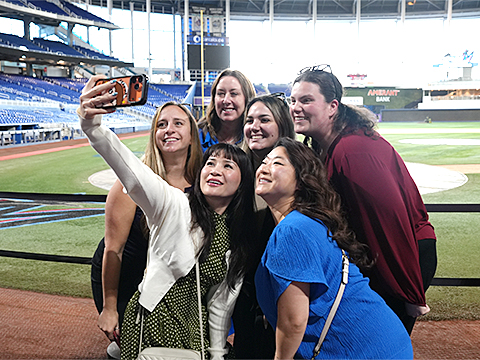 selfies-marlins-stadium-480x360
