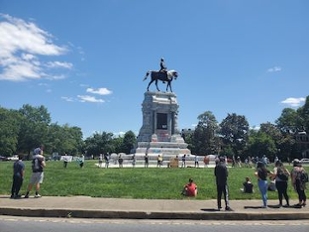 george_floyd_protest_robert_e_lee_statue_2020-05-31.jpeg