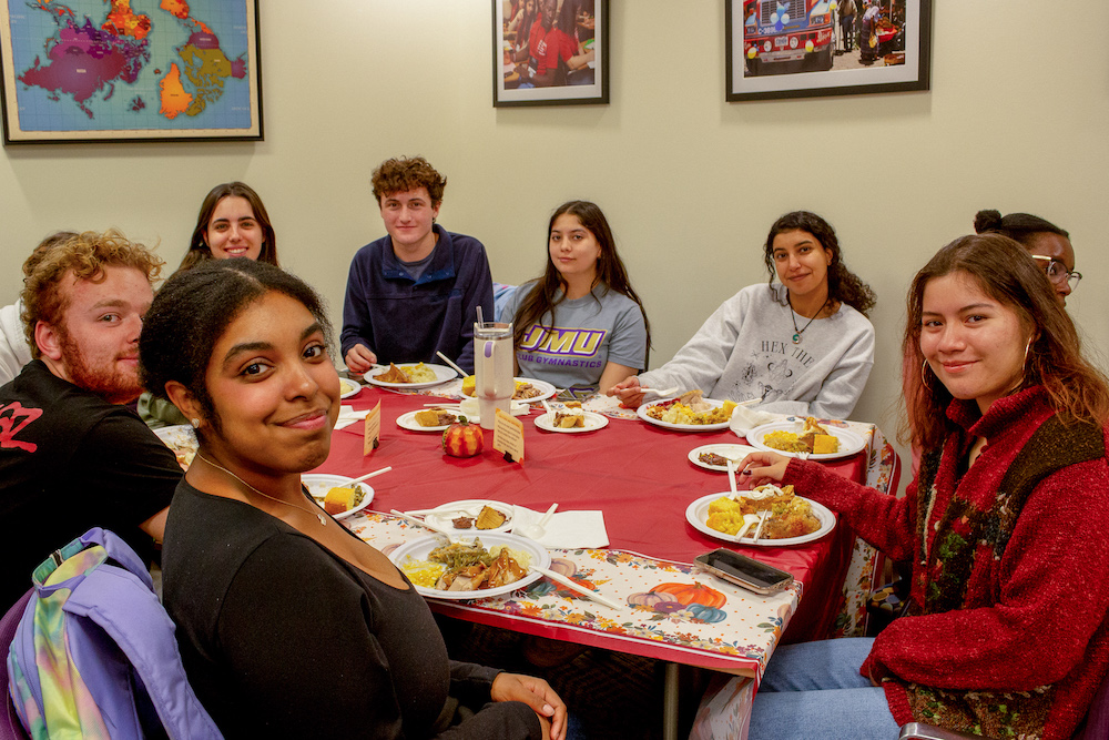 How International Students Can Make the Most of Thanksgiving in