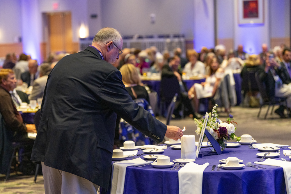 Alumnus lights Memorial Candle